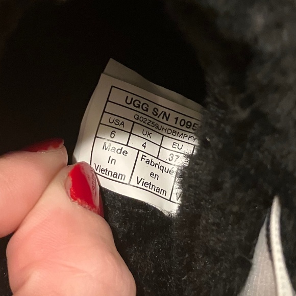 EUC Ugg black Fluff Yeah slides size 6 - Picture 5 of 6